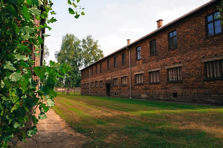 Oswiecim: Auschwitz Entry Reservation & Self-Guided Audio Tour