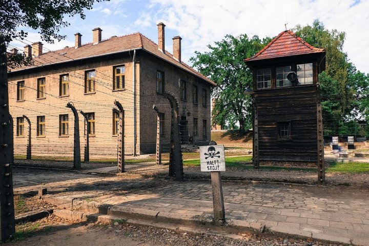 Oswiecim: Auschwitz Entry Reservation & Self-Guided Audio Tour