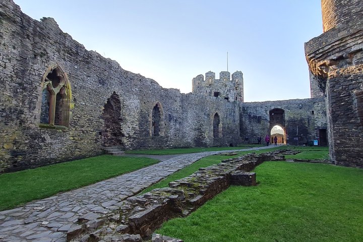 Open Group Guided Tour of Conwy Castle with an Official Guide