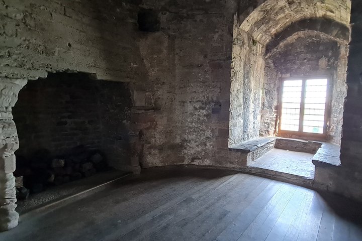 Open Group Guided Tour of Conwy Castle with an Official Guide