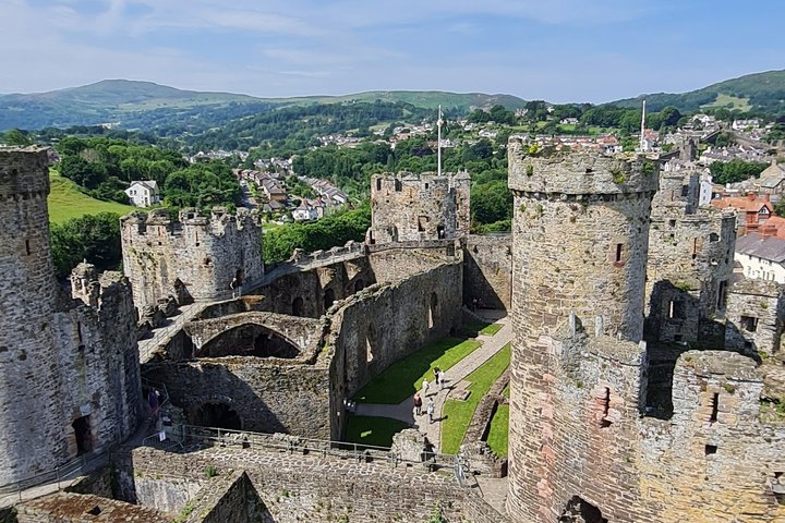 Open Group Guided Tour of Conwy Castle with an Official Guide