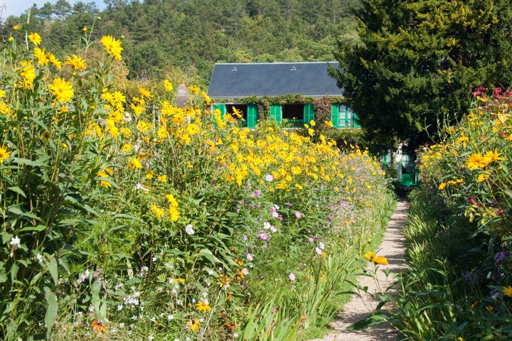 Rouen & Monet's Giverny Private Tour from Honfleur I Guide Option