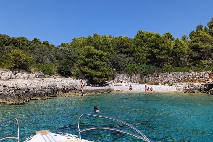 Private Boat Tour To Pakleni Islands and Red Rocks