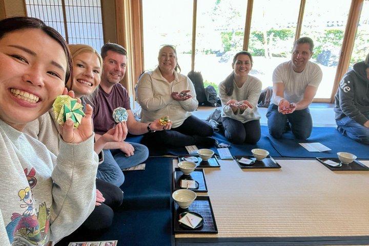 Himeji Castle Easy Bike Tour: Samurai History, Garden & Matcha