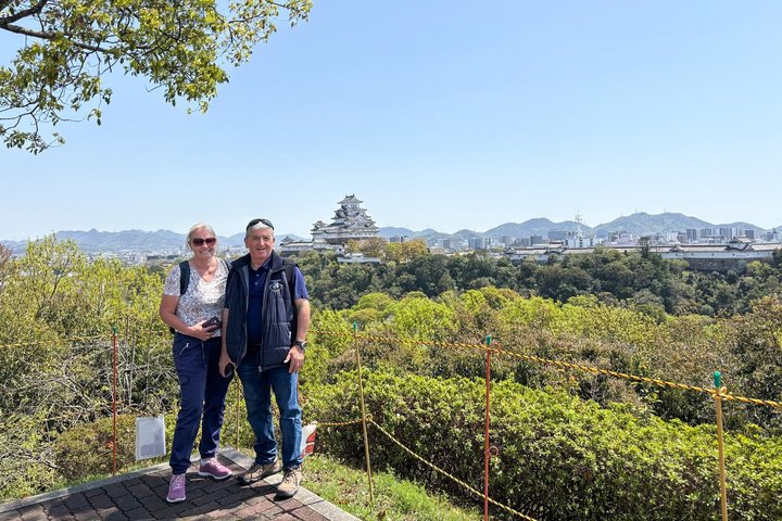 Himeji Castle Easy Bike Tour: Samurai History, Garden & Matcha
