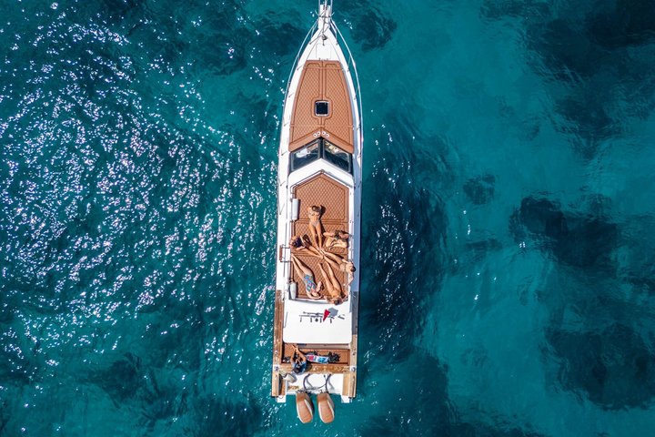 Nusa Penida Premium Day from Bali: Manta Rays, Yacht & Land Tour