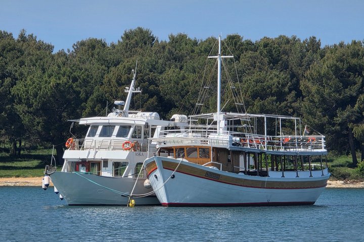 Medulin-Kamenjak 5h boat trip ALL-INCLUSIVE drinks on Sandra Boat