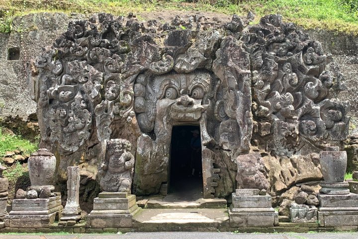 Ubud: Monkey Forest, Rice Terrace, Elephant Cave & Waterfall Tour