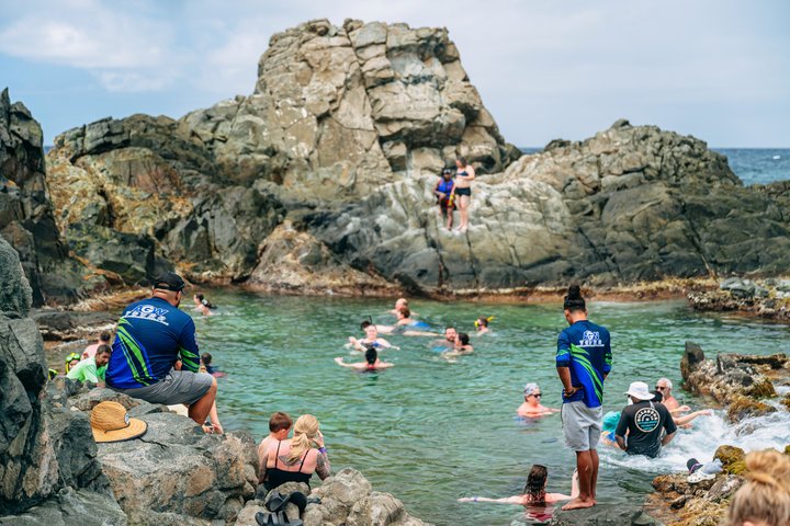 Aruba Jeep Tour: Natural Pool, Caves and Baby Beach Adventure