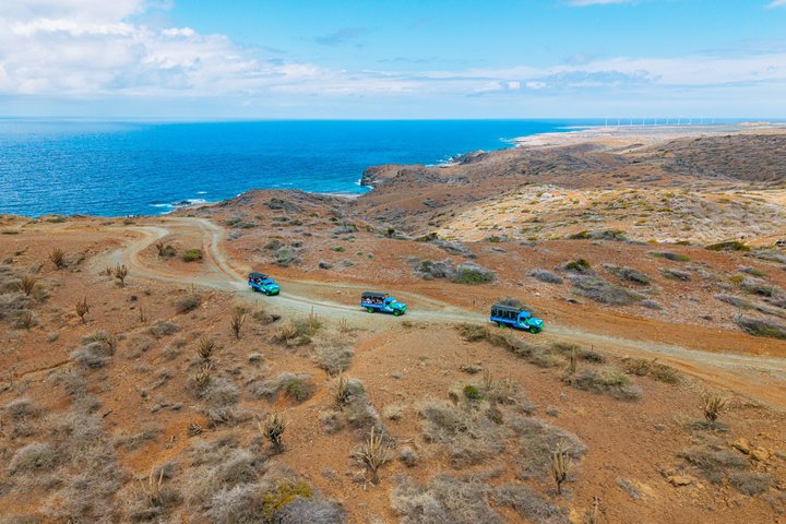 Aruba Jeep Tour: Natural Pool, Caves and Baby Beach Adventure