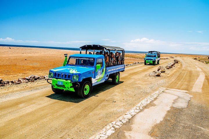 Aruba Jeep Tour: Natural Pool, Caves and Baby Beach Adventure