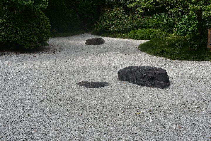 Kamakura Temples and Seaside Escape by Private Vehicle from Tokyo