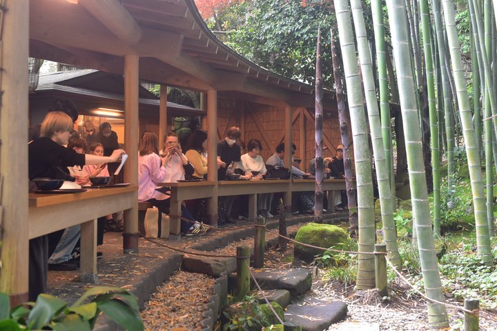 Kamakura Temples and Seaside Escape by Private Vehicle from Tokyo