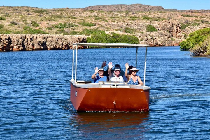 Ningaloo in a Day Safari Snorkeling and Yardie Creek Cruise