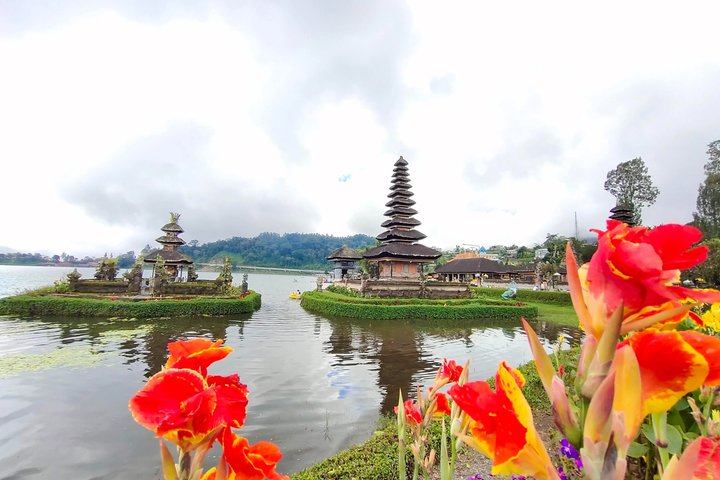 Bali UNESCO Rice Terrace, Beratan Temple & Tanah Lot Private Tour