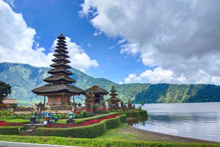 Bali UNESCO Rice Terrace, Beratan Temple & Tanah Lot Private Tour