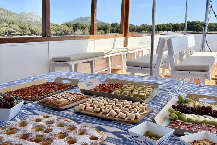 Morning Boat Trip in Alcudia with Swim Stop & Tapas