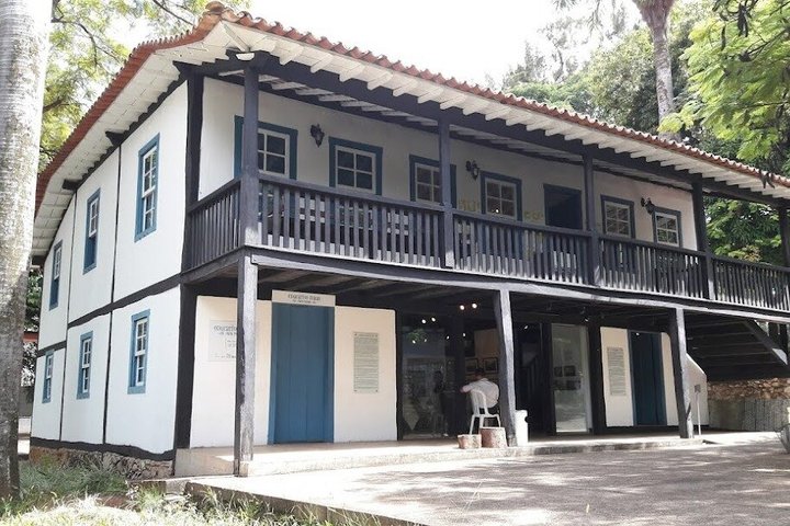 Historical and Artistic Car Tour in Belo Horizonte