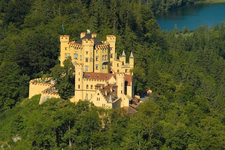 Neuschwanstein Castle and Linderhof Palace Day Trip from Munich