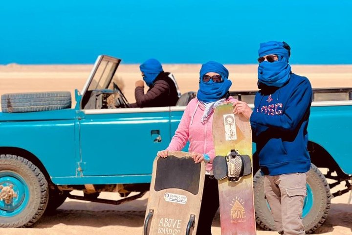 Safari Land Rover Vintage White Dunes Exploration and Sandboarding