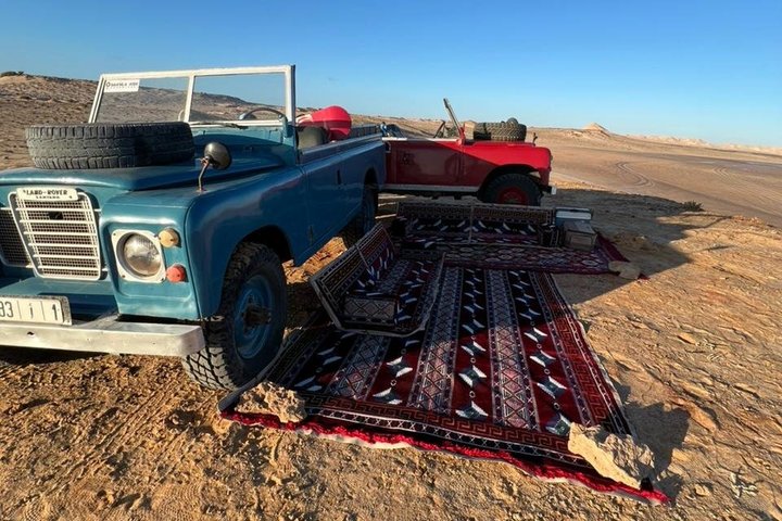 Safari Land Rover Vintage White Dunes Exploration and Sandboarding