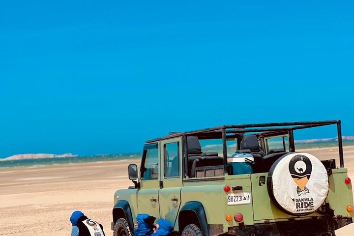 Safari Land Rover Vintage White Dunes Exploration and Sandboarding