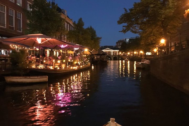Leiden Private Canal Boat Tour with Drinks and Snacks