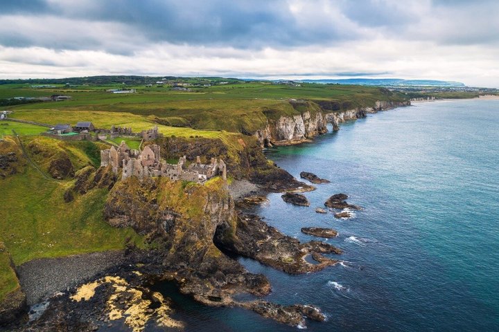 Dublin to Dunluce Castle, Giant's Causeway and Belfast Day Tour