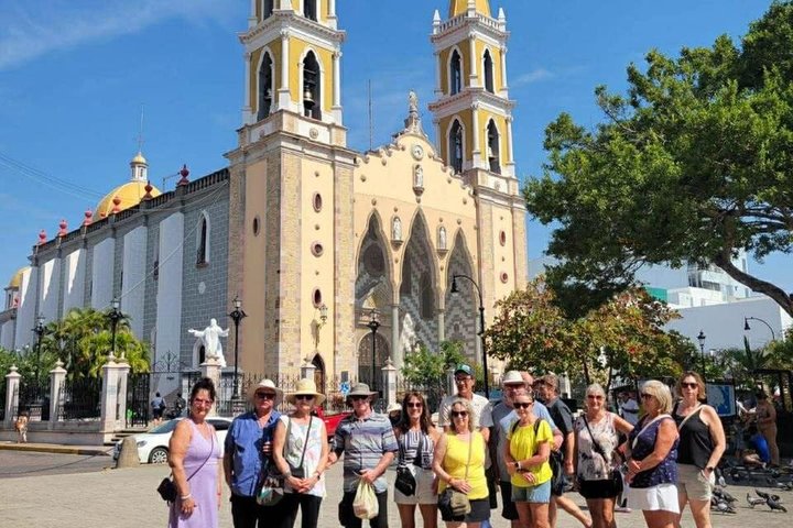 Mazatlán Shared City Tour by Red Truck History and Flavors