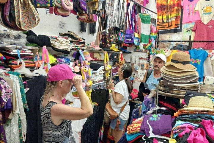 Mazatlán Shared City Tour by Red Truck History and Flavors
