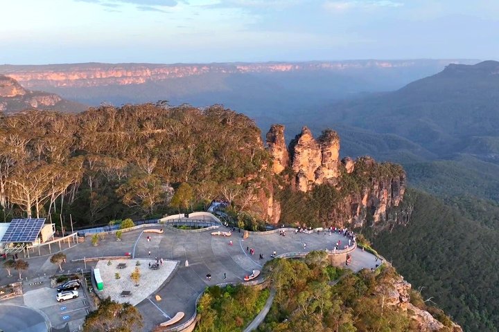 Blue Mountains Mercedes Tour: Cockatoos, Cascades & Scenic World