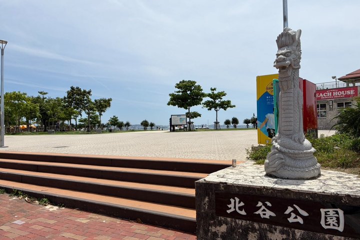 Okinawa Seaside Cycling Bike Tour in Chatan Pick-up available