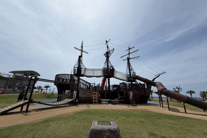 Okinawa Seaside Cycling Bike Tour in Chatan Pick-up available