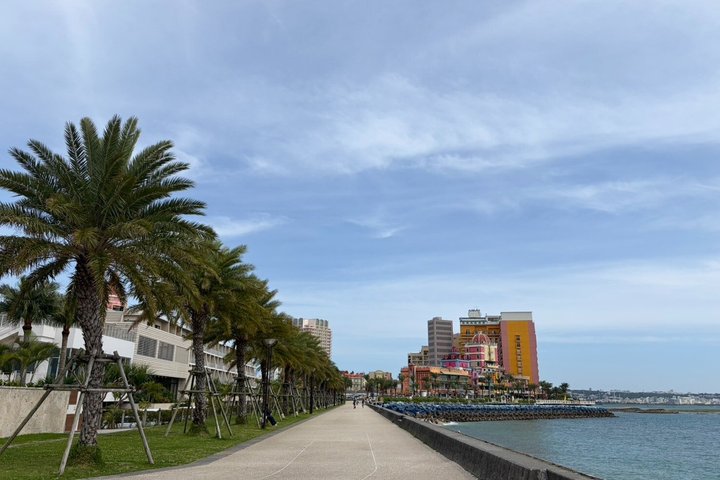 Okinawa Seaside Cycling Bike Tour in Chatan Pick-up available