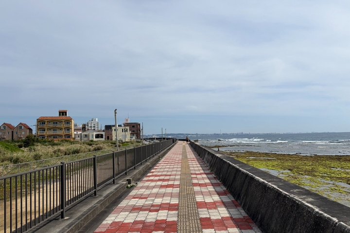 Okinawa Seaside Cycling Bike Tour in Chatan Pick-up available