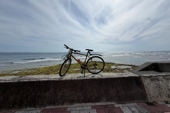 Okinawa Seaside Cycling Bike Tour in Chatan Pick-up available