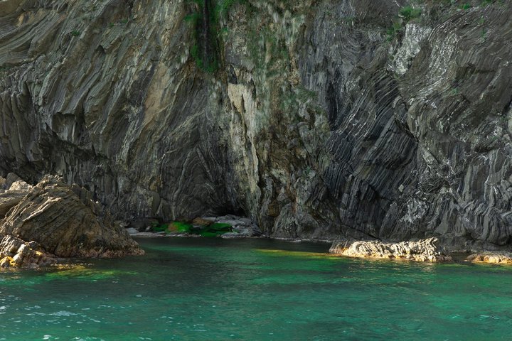 Sunset Boat Tour and Cinque Terre Aperitif from Monterosso