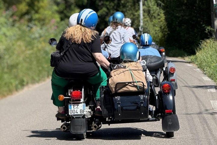 From Aix-en-Provence: 2-Hour Wine & Scenery Sidecar Tour