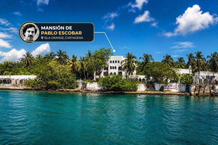 Cartagena Urban Party Boat to Cholón: 5 Stops with Lunch & Drinks