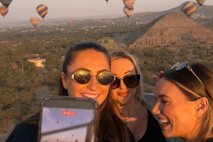 Balloon Flight + Natural Cave Breakfast + Pyramids + Pickup