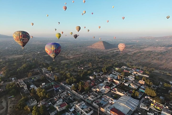 Balloon Flight + Natural Cave Breakfast + Pyramids + Pickup