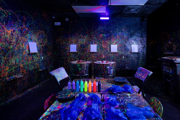 Incredible Neon Paint, Backlight, Splatter Room Experience