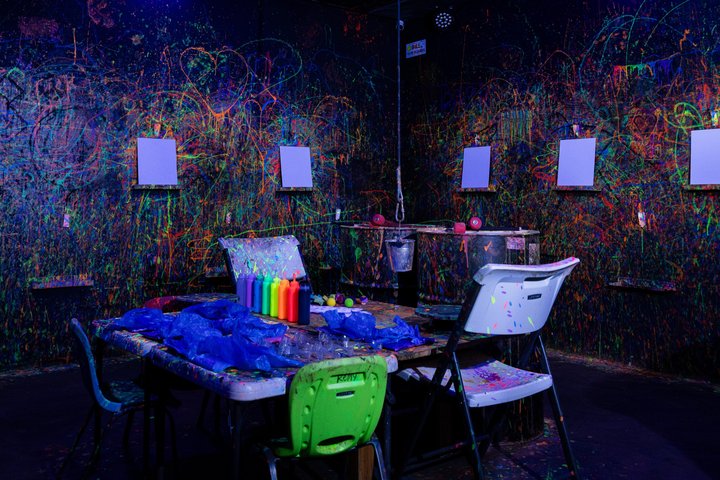 Incredible Neon Paint, Backlight, Splatter Room Experience