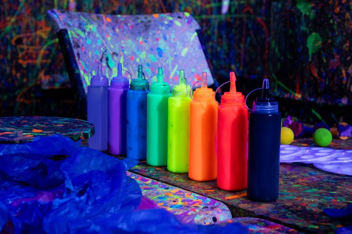 Incredible Neon Paint, Backlight, Splatter Room Experience