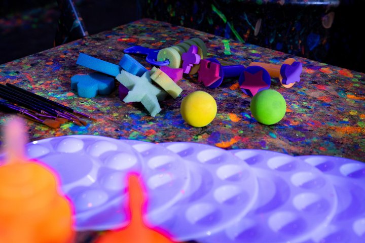 Incredible Neon Paint, Backlight, Splatter Room Experience