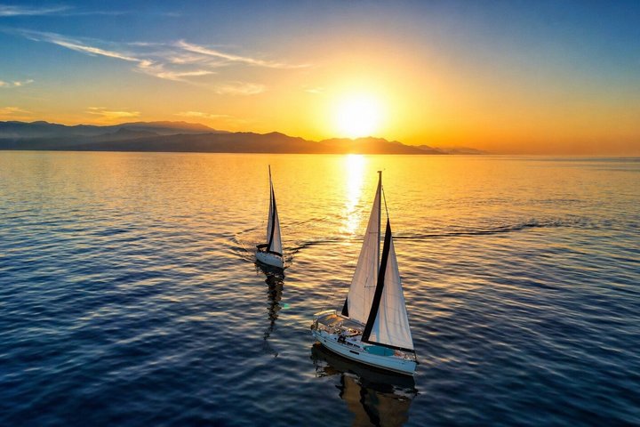 Dia Island Sailing Cruise with Meal and Water Activities