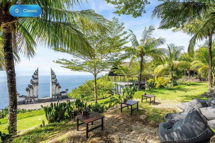 Nusa Penida Premium Day from Bali: Manta Rays, Yacht & Land Tour