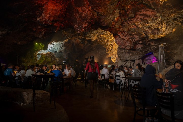 Balloon flight + Breakfast in cave + Pyramids + Pick up CDMX.