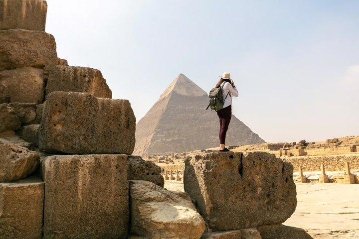 Hurghada to Cairo Small Group Day Trip: Pyramids, Lunch & GEM