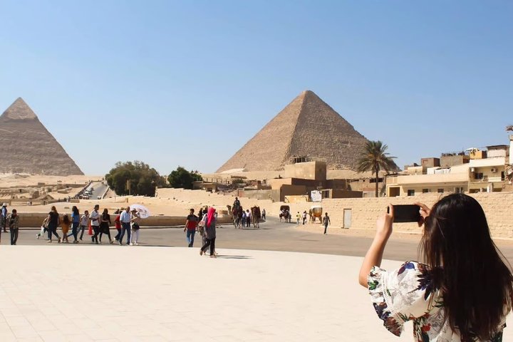 Hurghada to Cairo Small Group Day Trip: Pyramids, Lunch & GEM